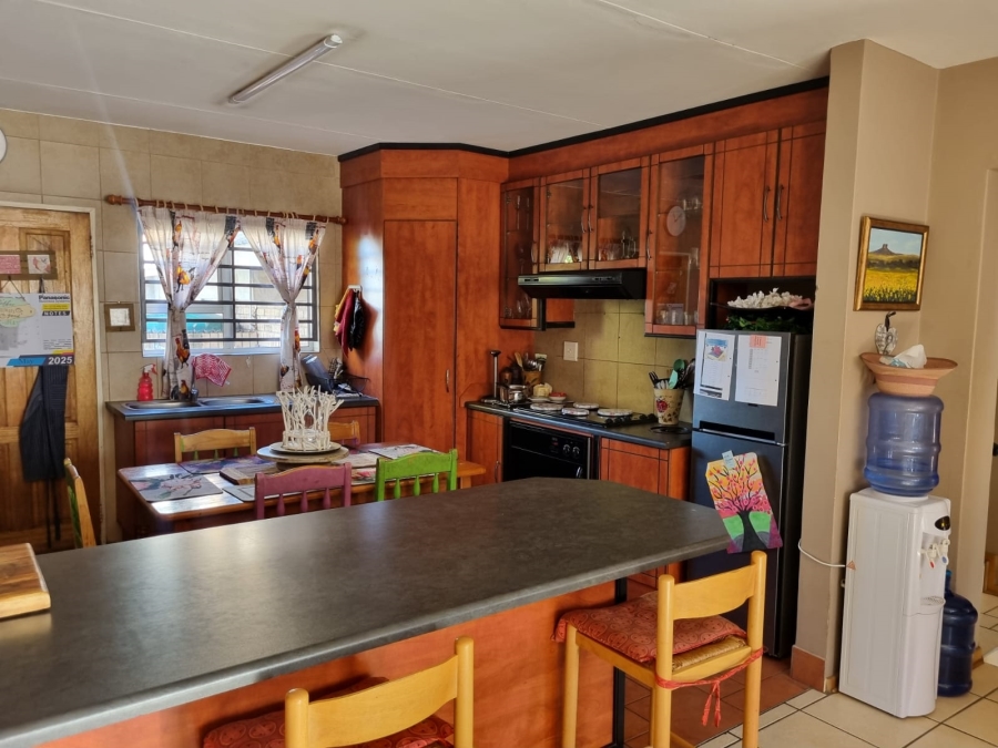 To Let 4 Bedroom Property for Rent in Langenhovenpark Free State